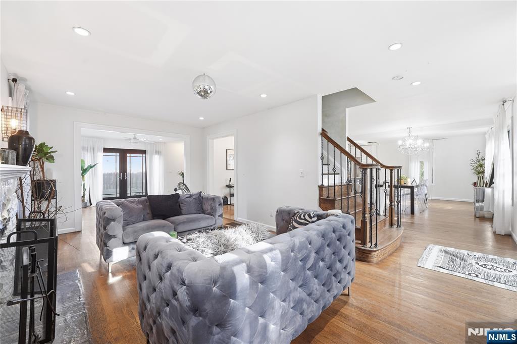 770 Hartwell St, Teaneck, NJ 07666