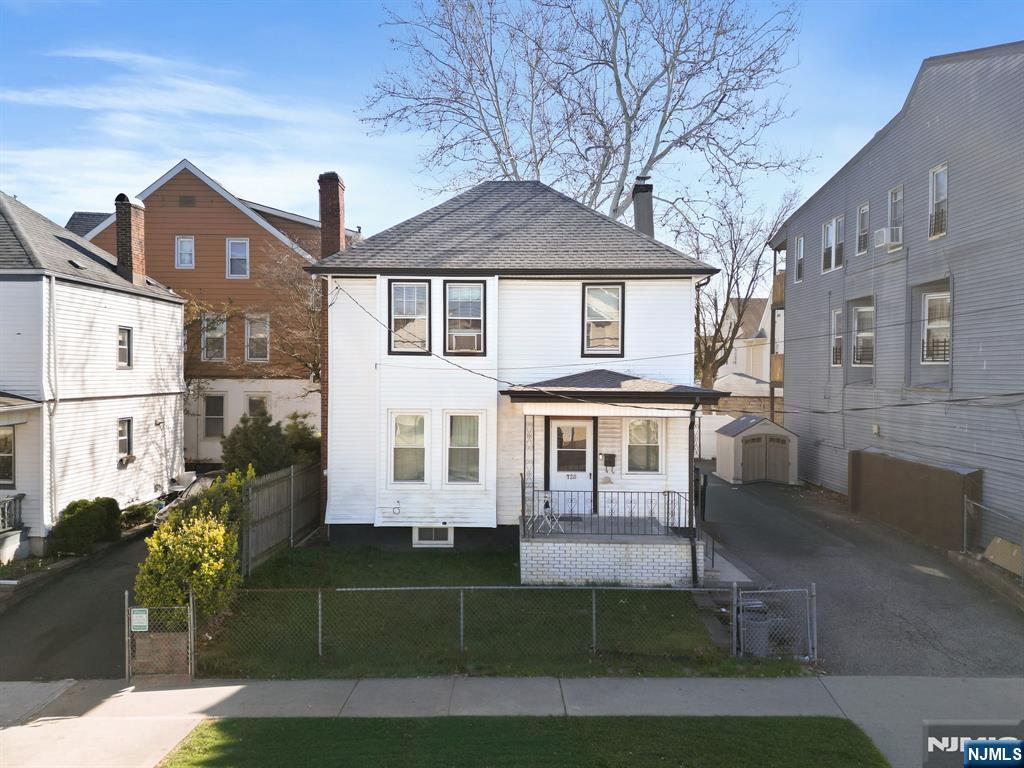 726-728 14th Avenue - Photo 1