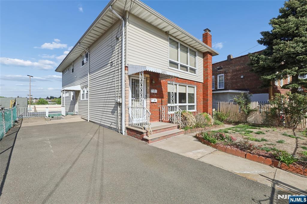 265 Lincoln Place - Photo 2