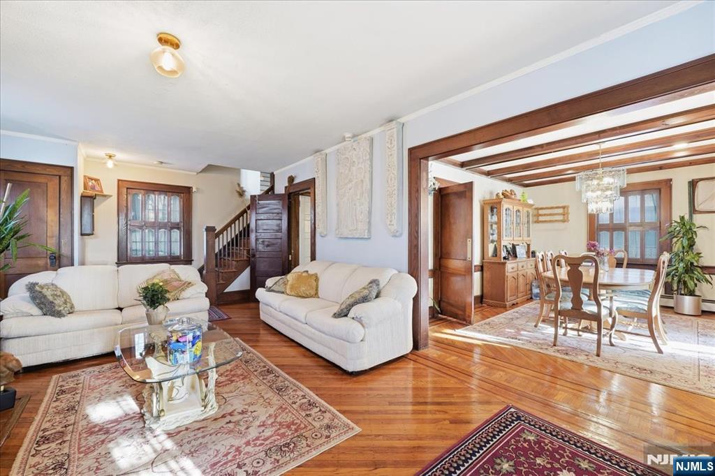 9 Harvard Terrace - Photo 2