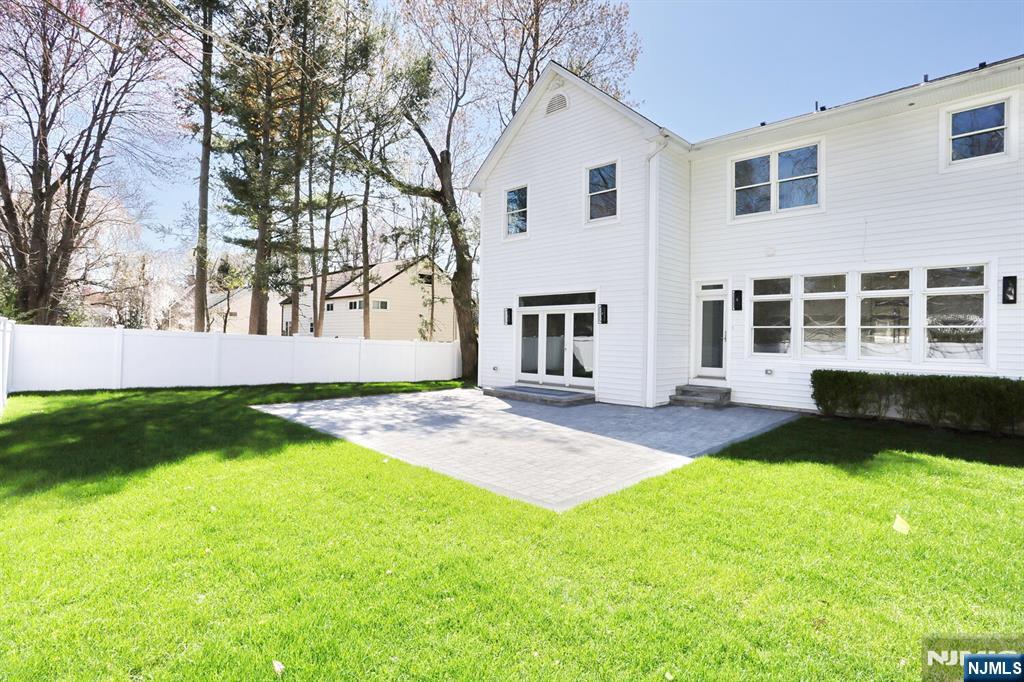 337 Franklin Street - Photo 3