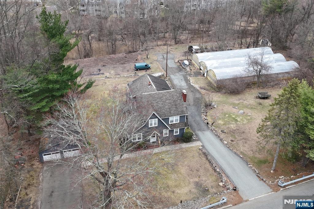 182 Airmont Ave, Mahwah, NJ 07430