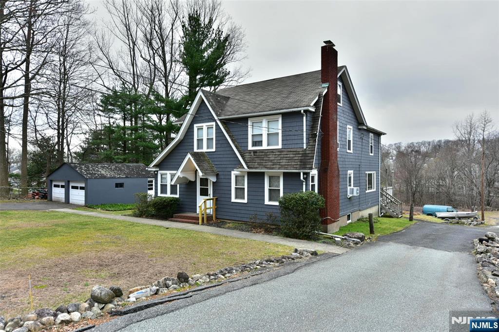 182 Airmont Ave, Mahwah, NJ 07430