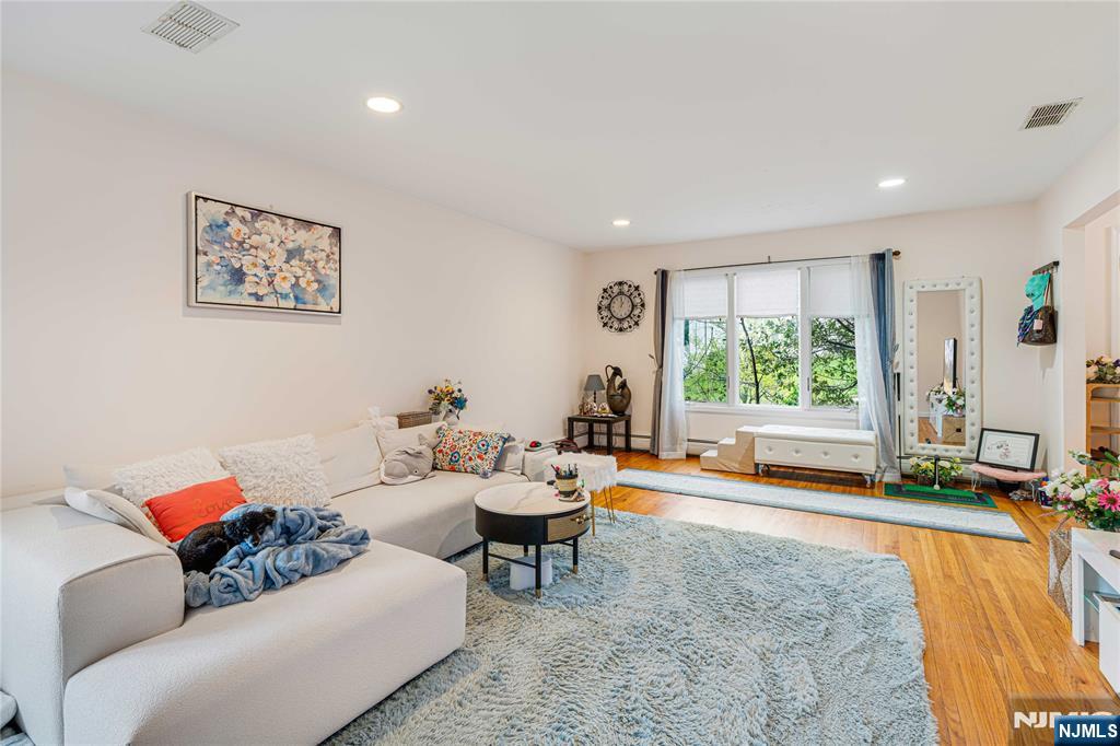 120 E Edsall Boulevard - Photo 2