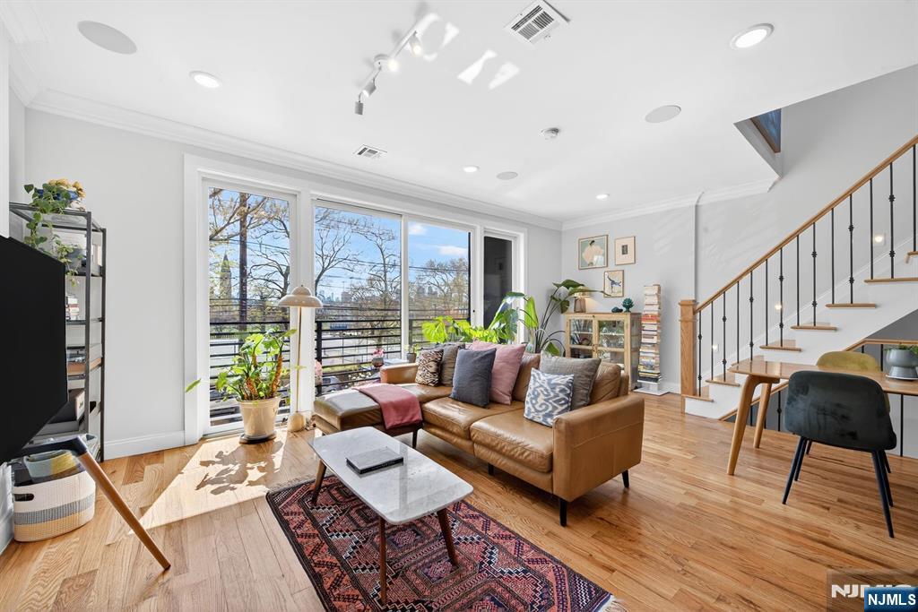 865 Summit Avenue #2