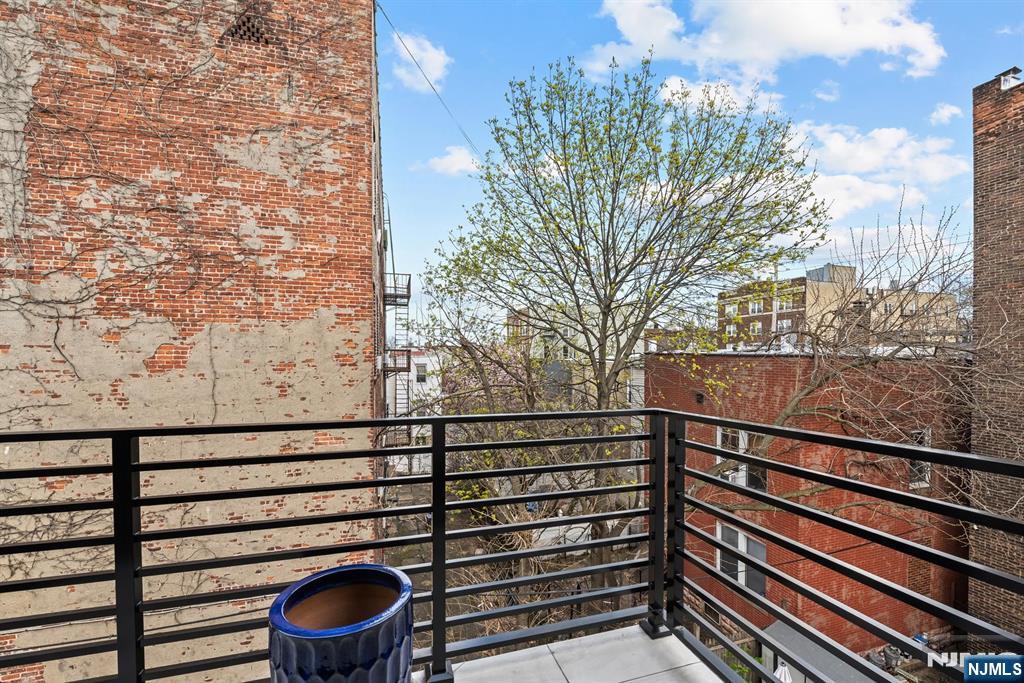 865 Summit Avenue #2