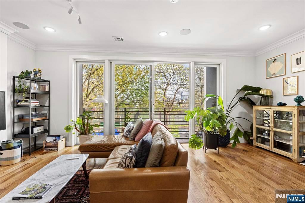 865 Summit Avenue #2