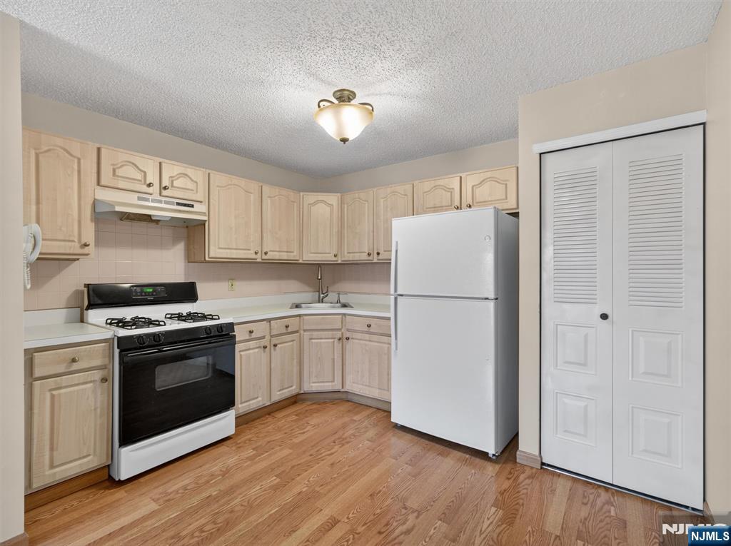 403 Poets, #403, Mahwah, NJ 07430 Listing Photo  6