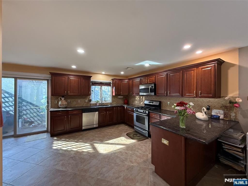 257B 5th Street, #2, Palisades Park, NJ 07650 Listing Photo  6
