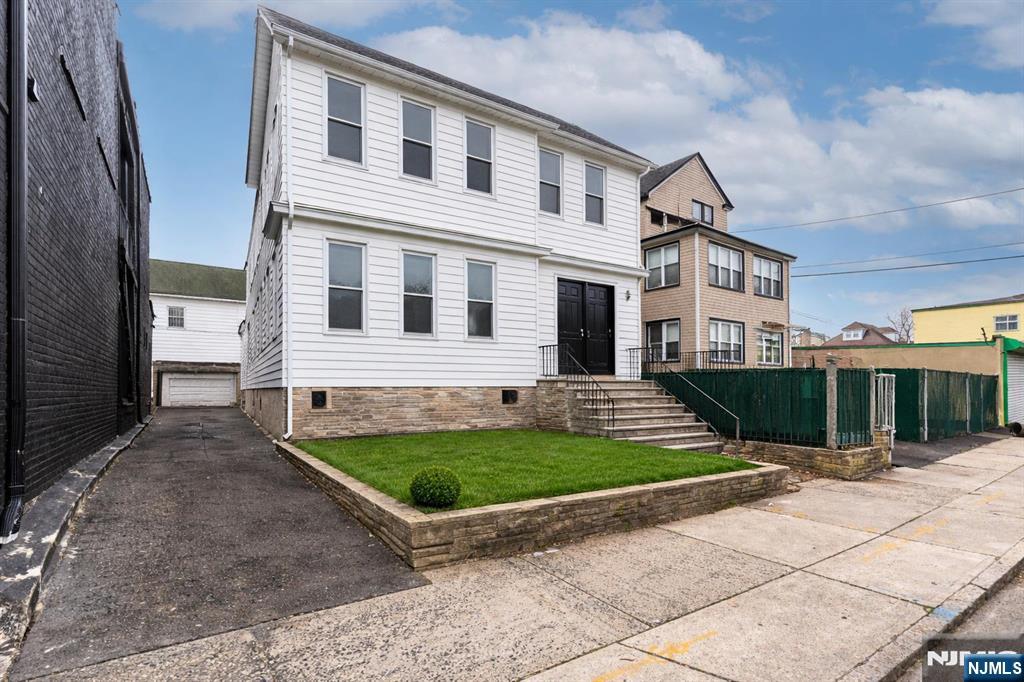 135 Tremont Avenue - Photo 2