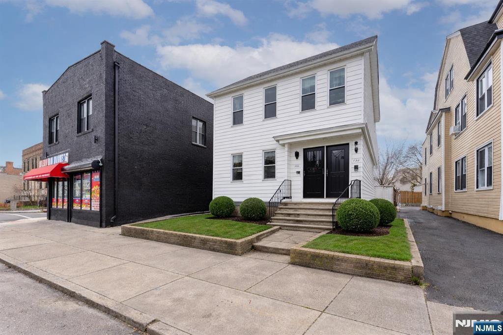 135 Tremont Avenue - Photo 3