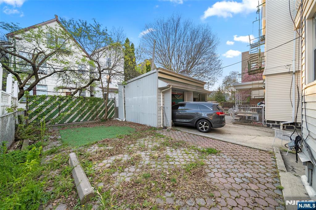 37 47th Street — photo 39