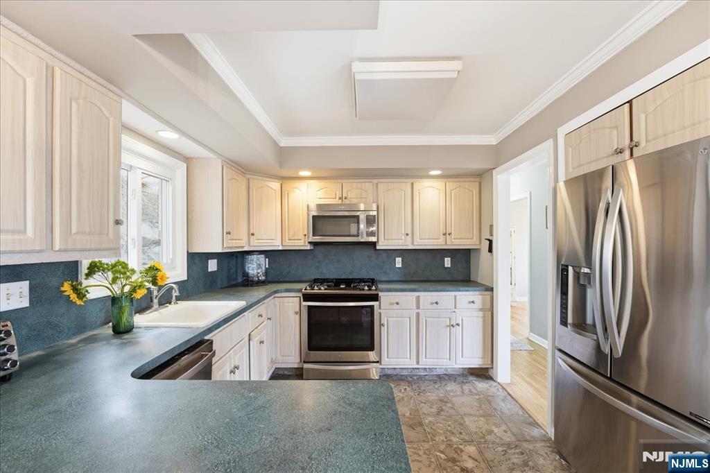 79 Truman Boulevard - Photo 5