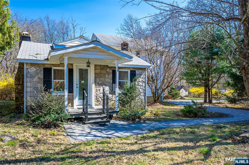 16 Sky Top Road - Photo 1