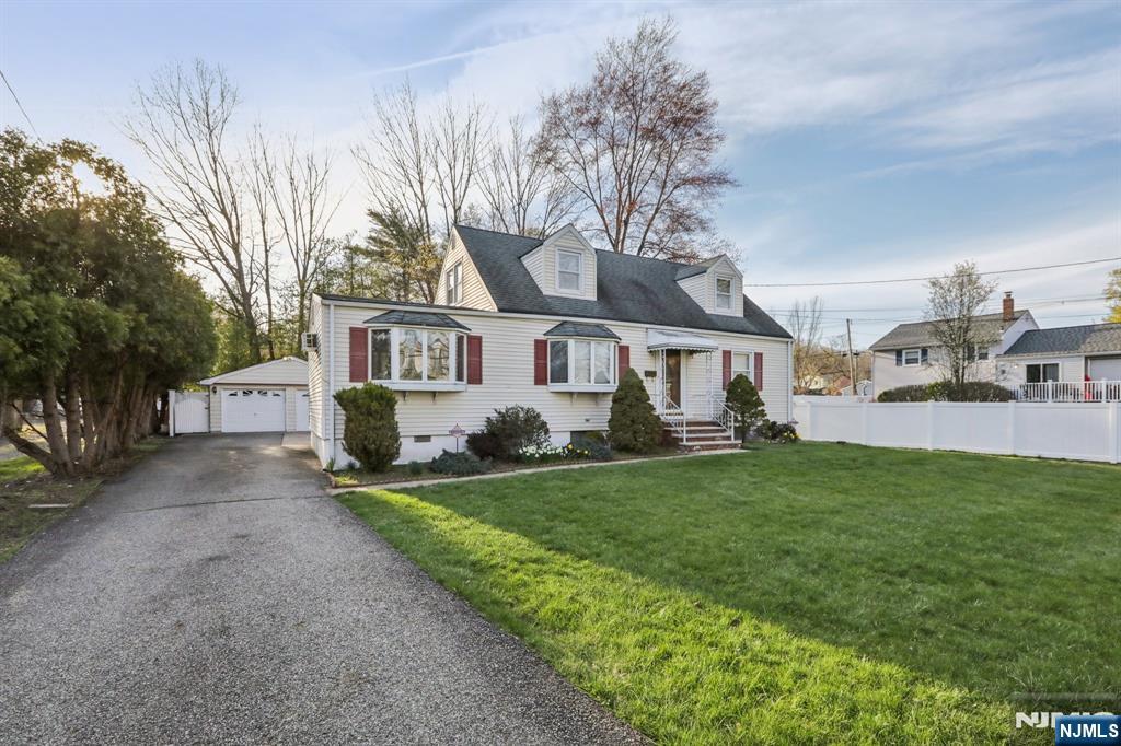 114 Crescent Avenue - Photo 2