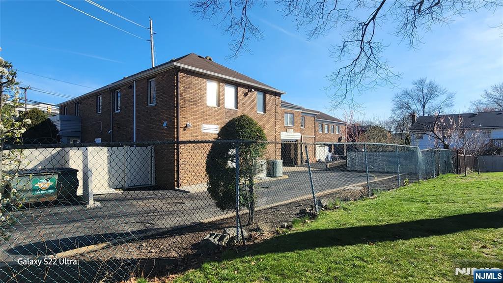 474 Sylvan Avenue - Photo 3