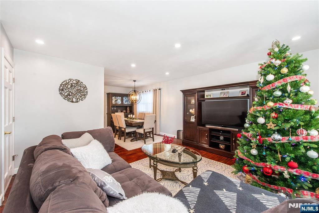 230 Avenue A - Photo 4