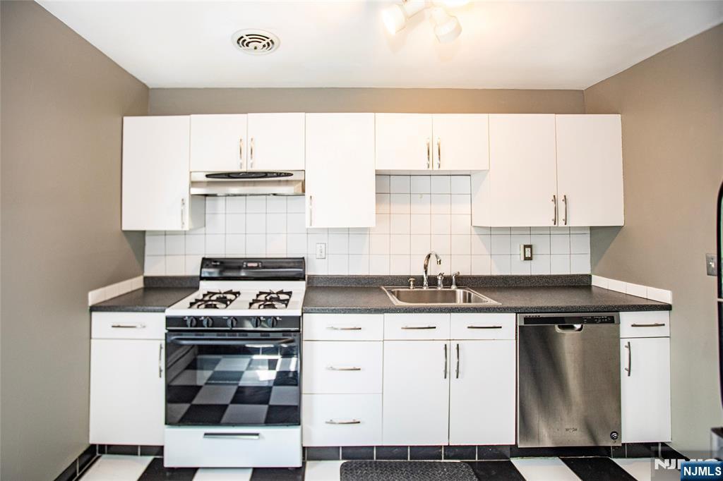 Custom Eatin Kitchen