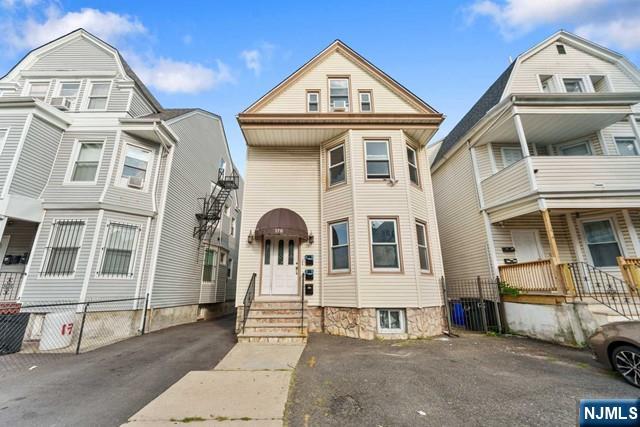 176 N 16th Street - Photo 1