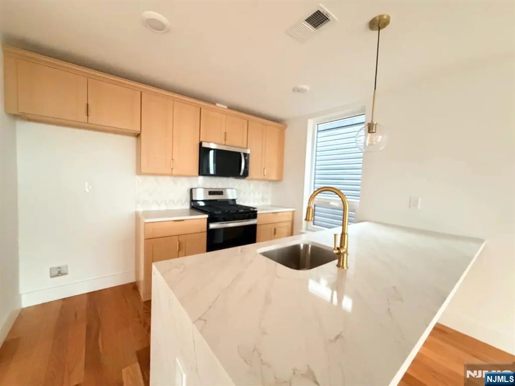 39 7th Street 2 - 3 - Photo 3