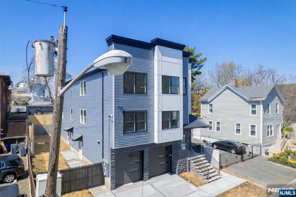 25 Brookside Avenue