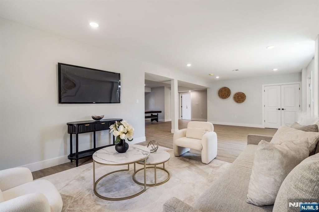 25 Brookside Avenue