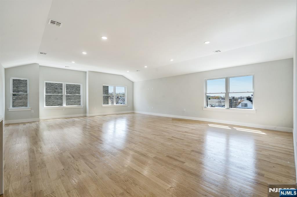 25 Brookside Avenue