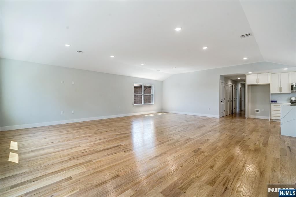 25 Brookside Avenue