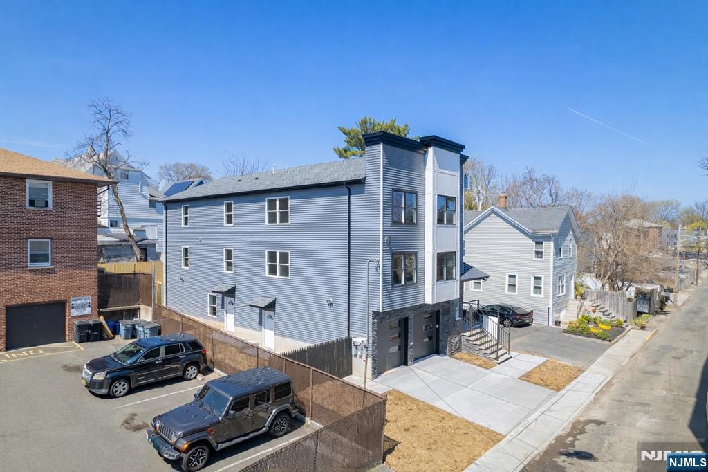 25 Brookside Avenue