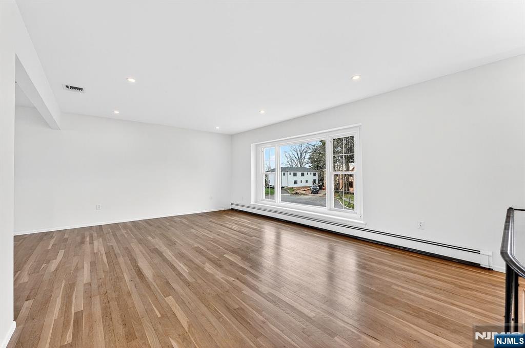 392 Mercer Avenue - Photo 5