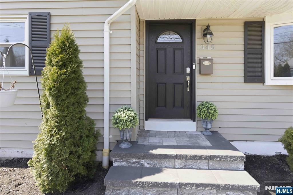 345 Saddle River Road - Photo 4