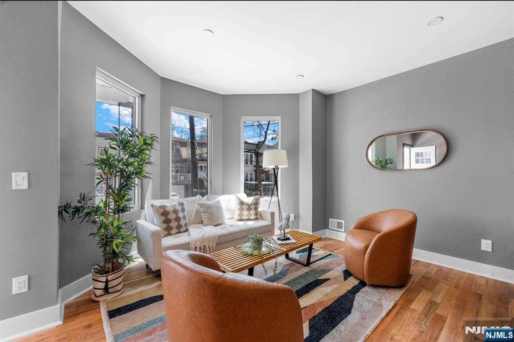 219 Clerk Street - Photo 4