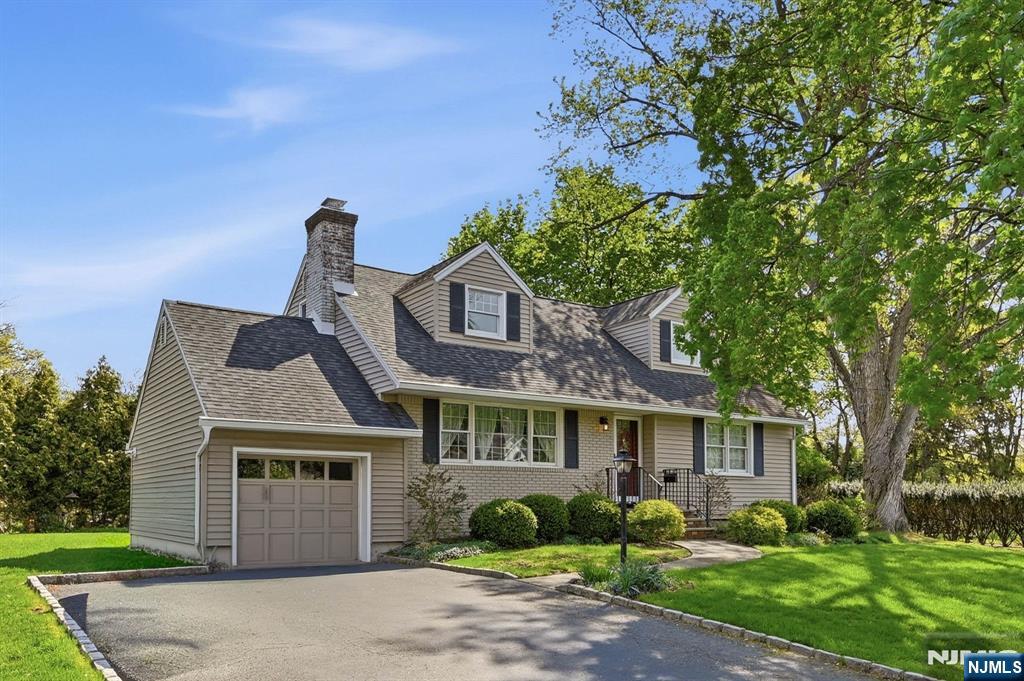 217 Jeffer Street - Photo 2