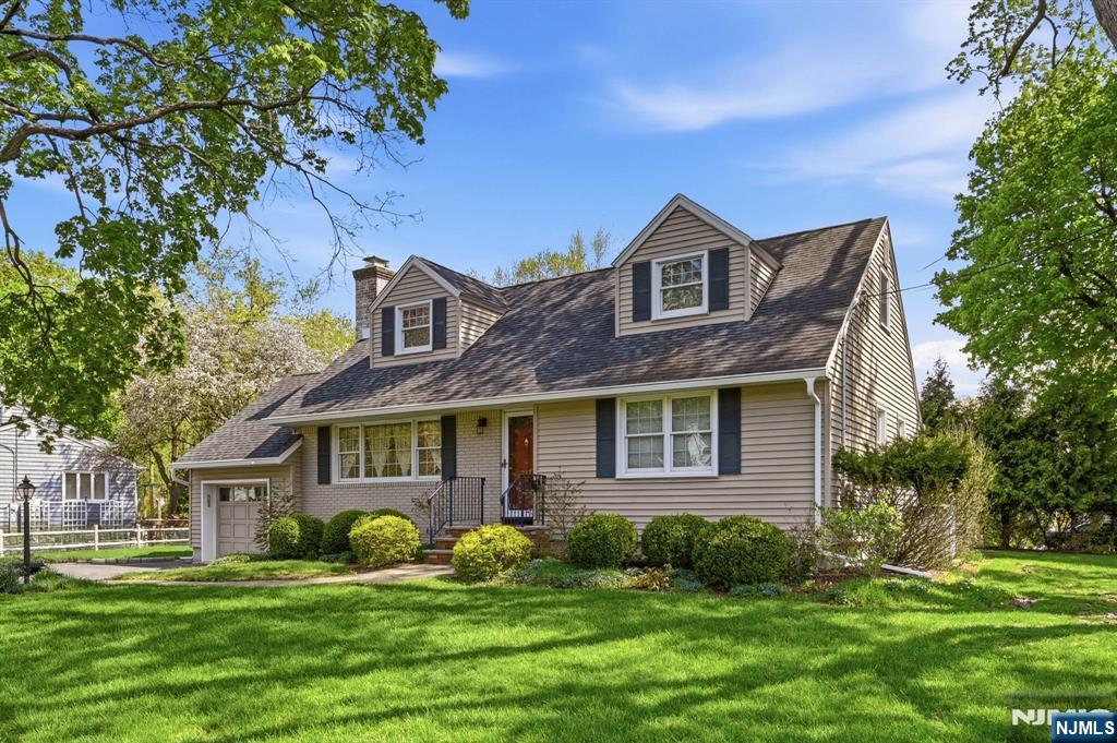 217 Jeffer Street - Photo 3