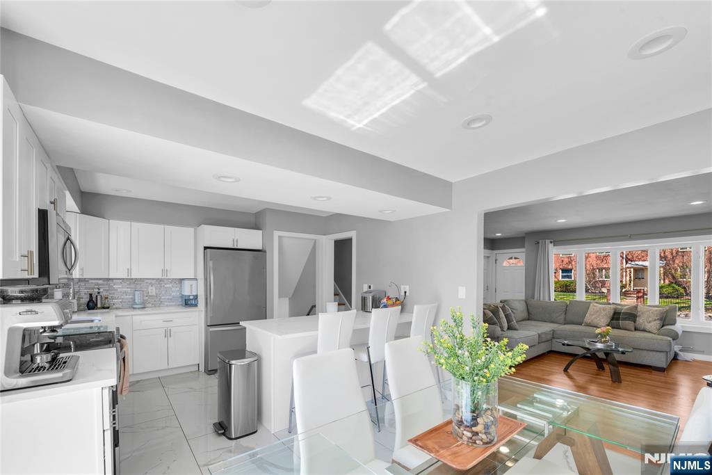 136 E Clinton Avenue - Photo 2