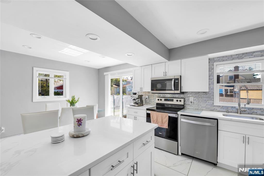 136 E Clinton Avenue - Photo 3