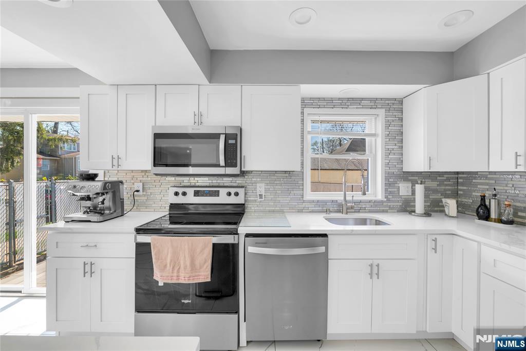 136 E Clinton Avenue - Photo 4