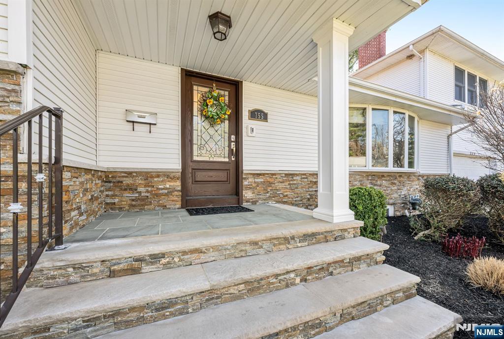 755 Neill Court - Photo 2