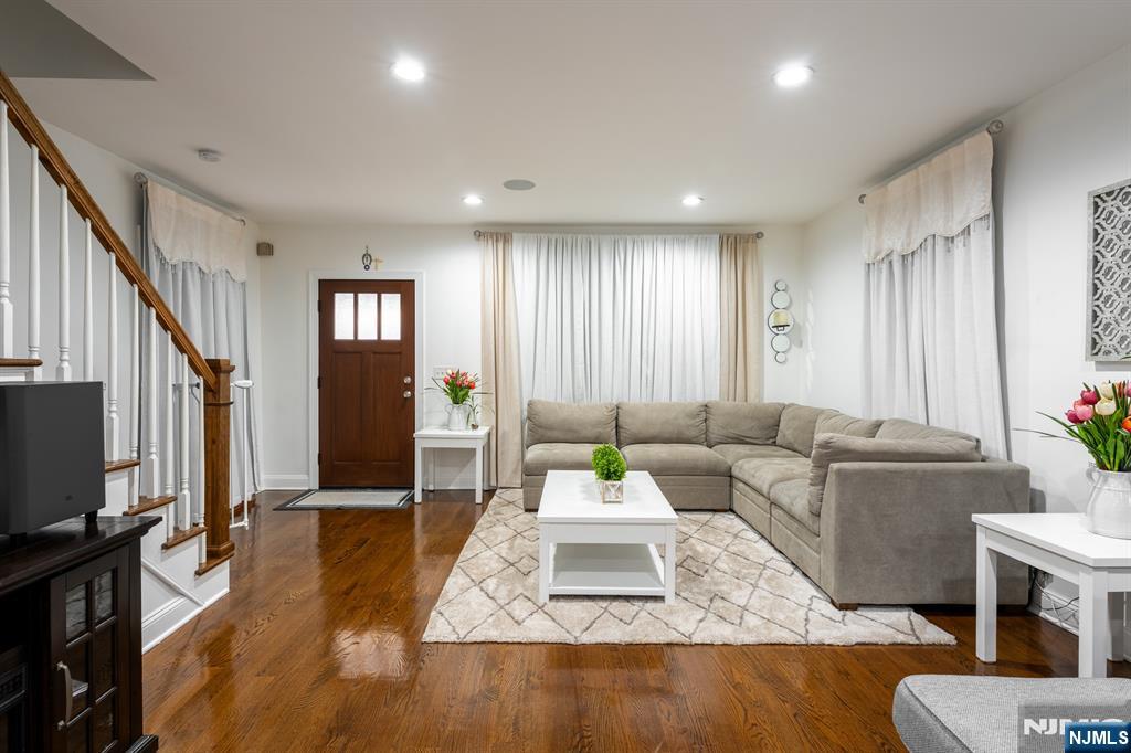 144 Silleck Street - Photo 3