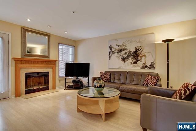 649 Richmond Court - Photo 2