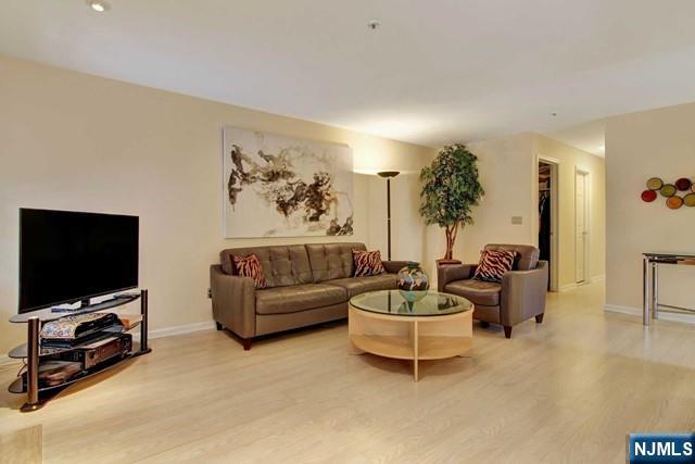 649 Richmond Court - Photo 4