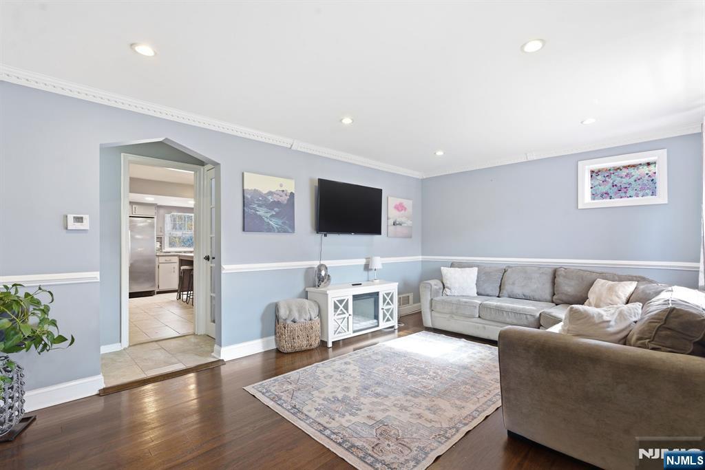 201 Floyd Street - Photo 4