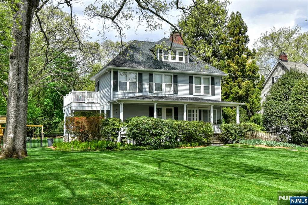 208 Lincoln Avenue - Photo 1