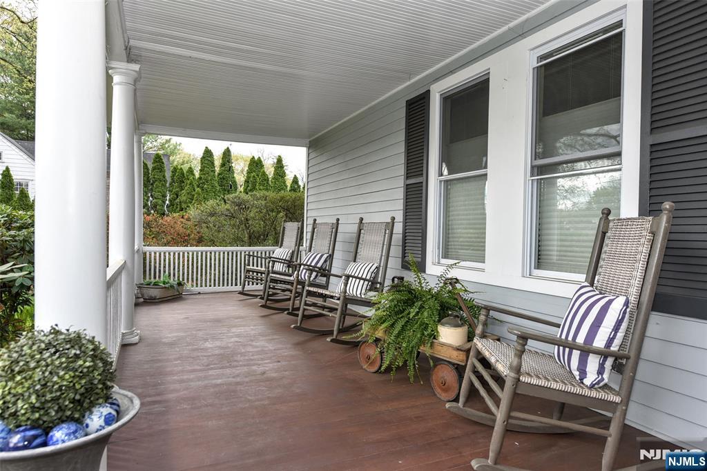 208 Lincoln Avenue - Photo 5