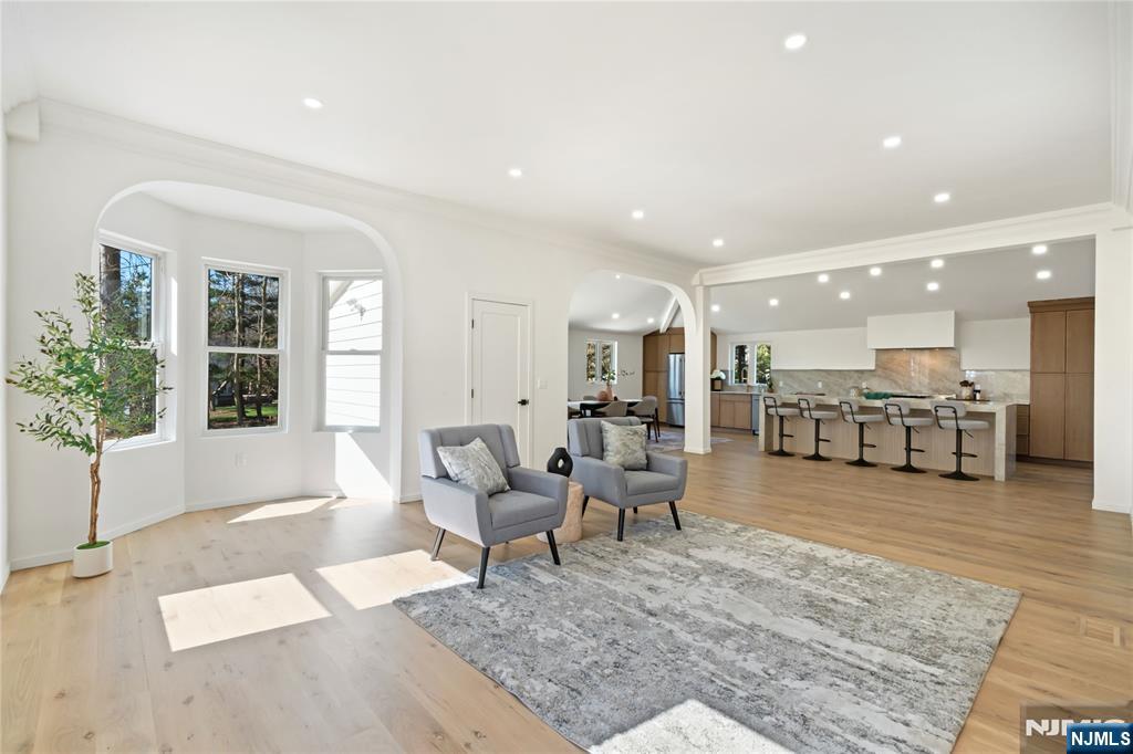 175 E Crescent Avenue - Photo 2