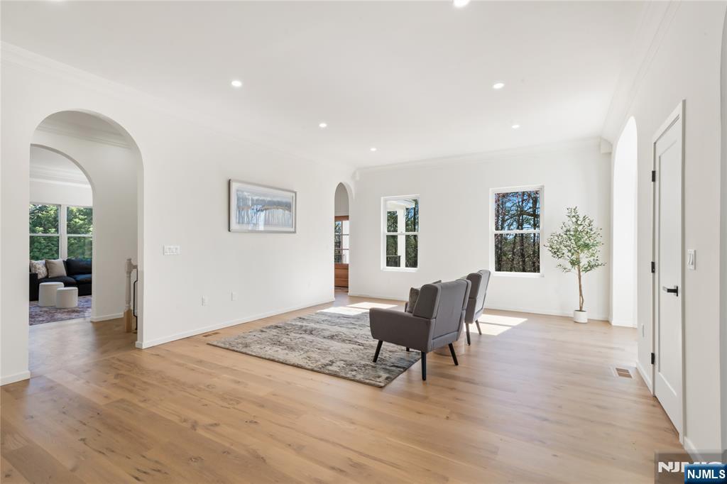 175 E Crescent Avenue - Photo 3