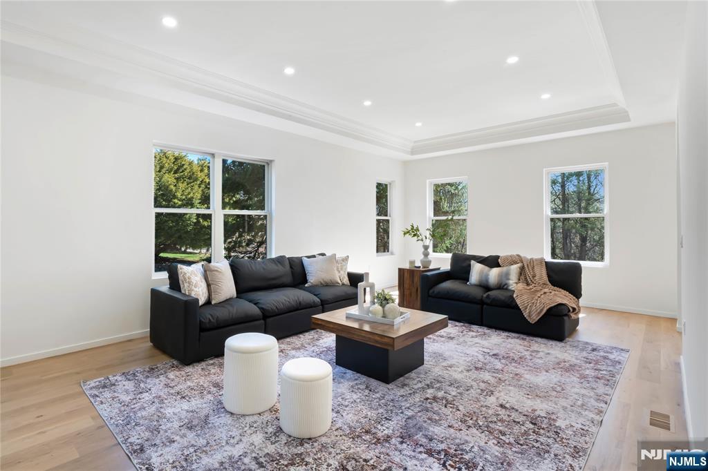 175 E Crescent Avenue - Photo 5