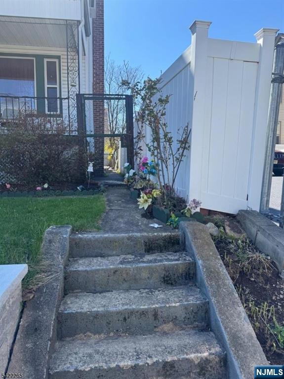 14 Helen Place - Photo 2