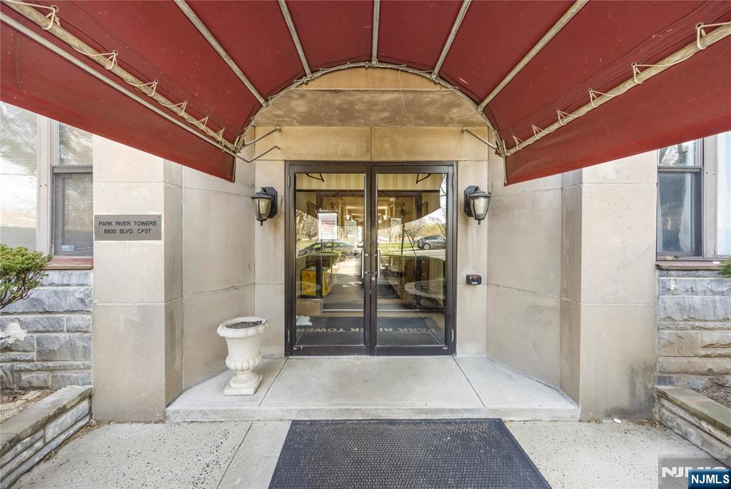 8800 Boulevard East 7F - Photo 3