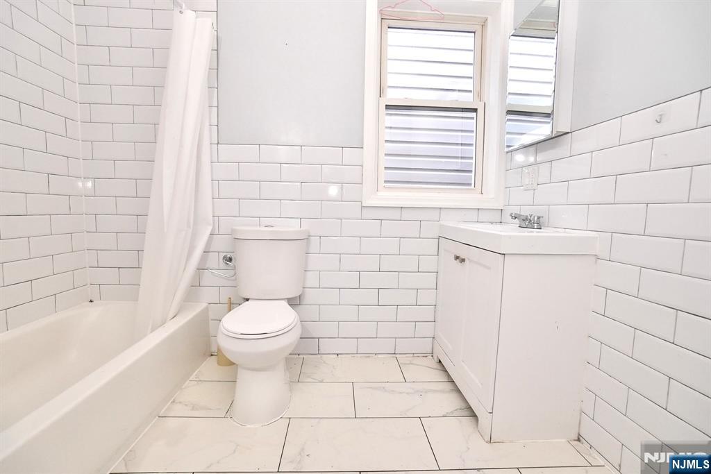 233 Bayview Avenue — photo 11